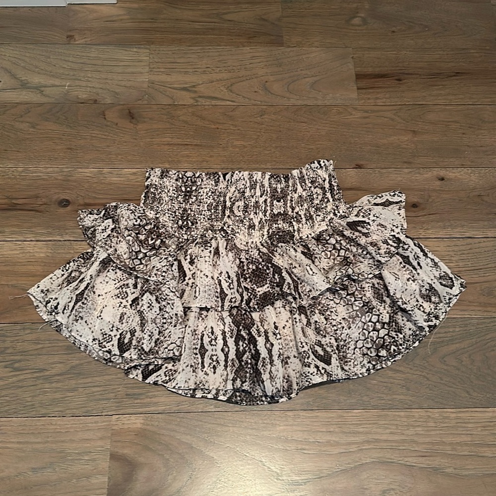 Small ruffly snakeskin skirt from Vestique!
